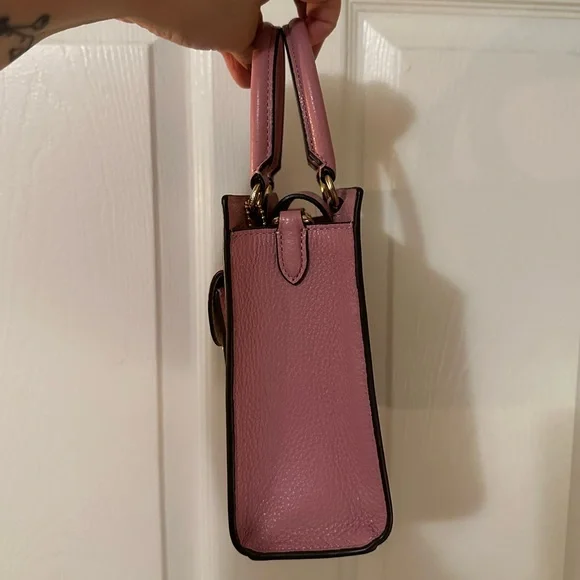 NWT COACH MINI PEPPER CROSSBODY - HEART PETAL PRINT (WITH COIN PURSE) - Picture 2 of 13